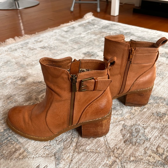 Great booties to transition into spring! ✨🌸 - Picture 2 of 8